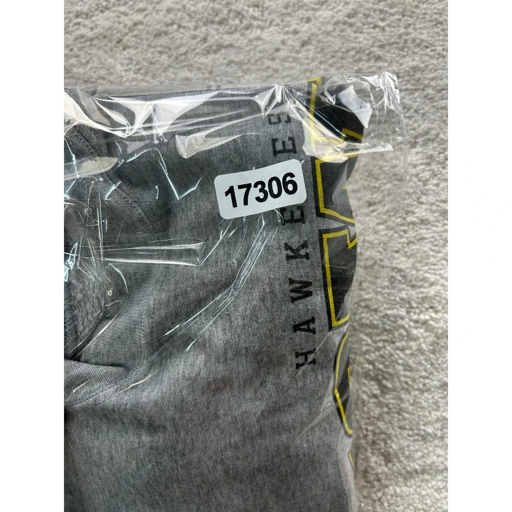 Iowa Hawkeyes Graphic Crewneck Sweatshirt XL Gray NCAA Gameday Sporty Streetwear